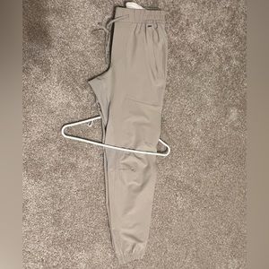 Lululemon License to train jogger shorter size small